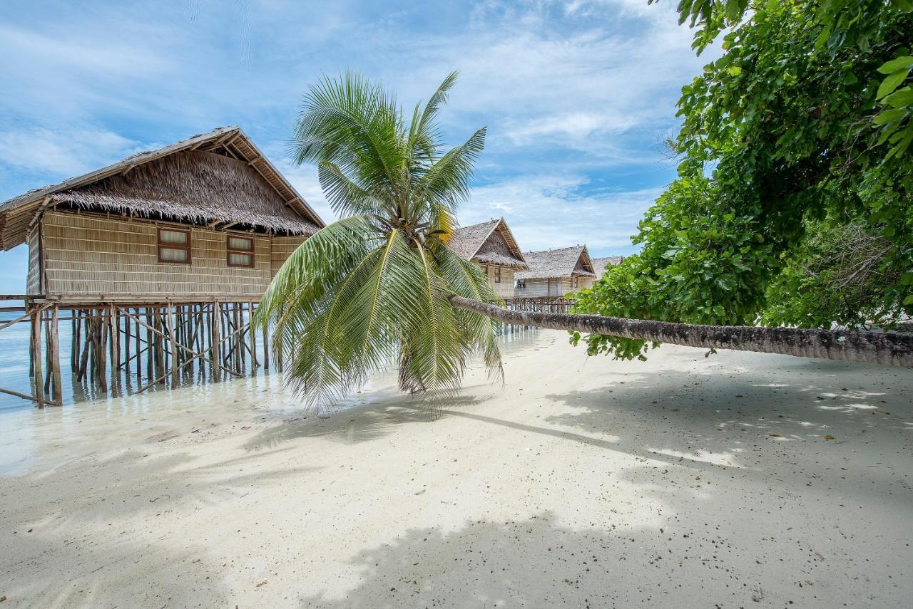 Papua Paradise Eco Resort Pulau Birie Exteriör bild